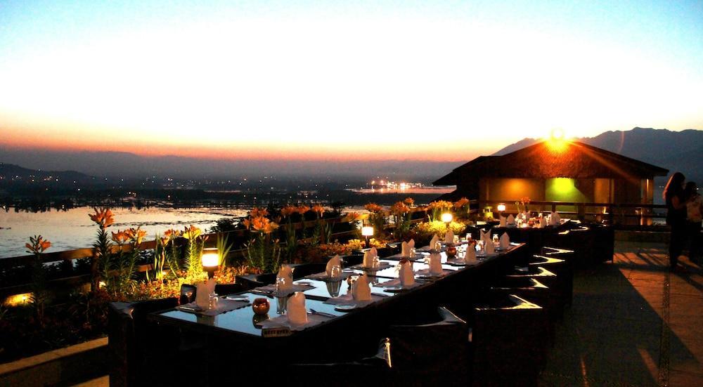 Hotel Taj Dal View Srinagar Zewnętrze zdjęcie