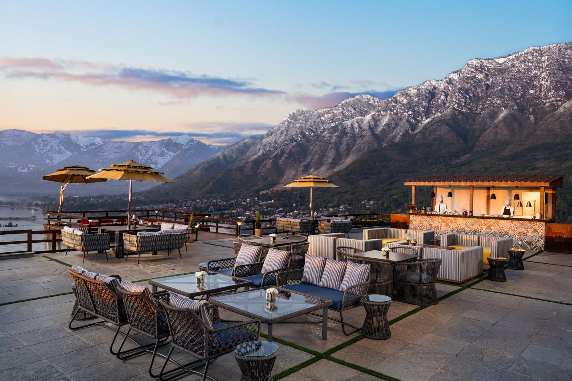 Hotel Taj Dal View Srinagar Zewnętrze zdjęcie