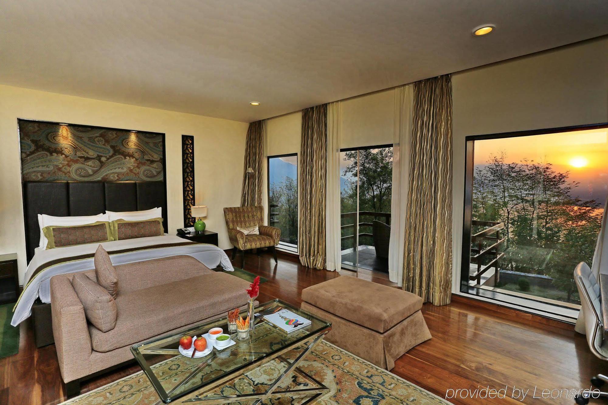 Hotel Taj Dal View Srinagar Zewnętrze zdjęcie