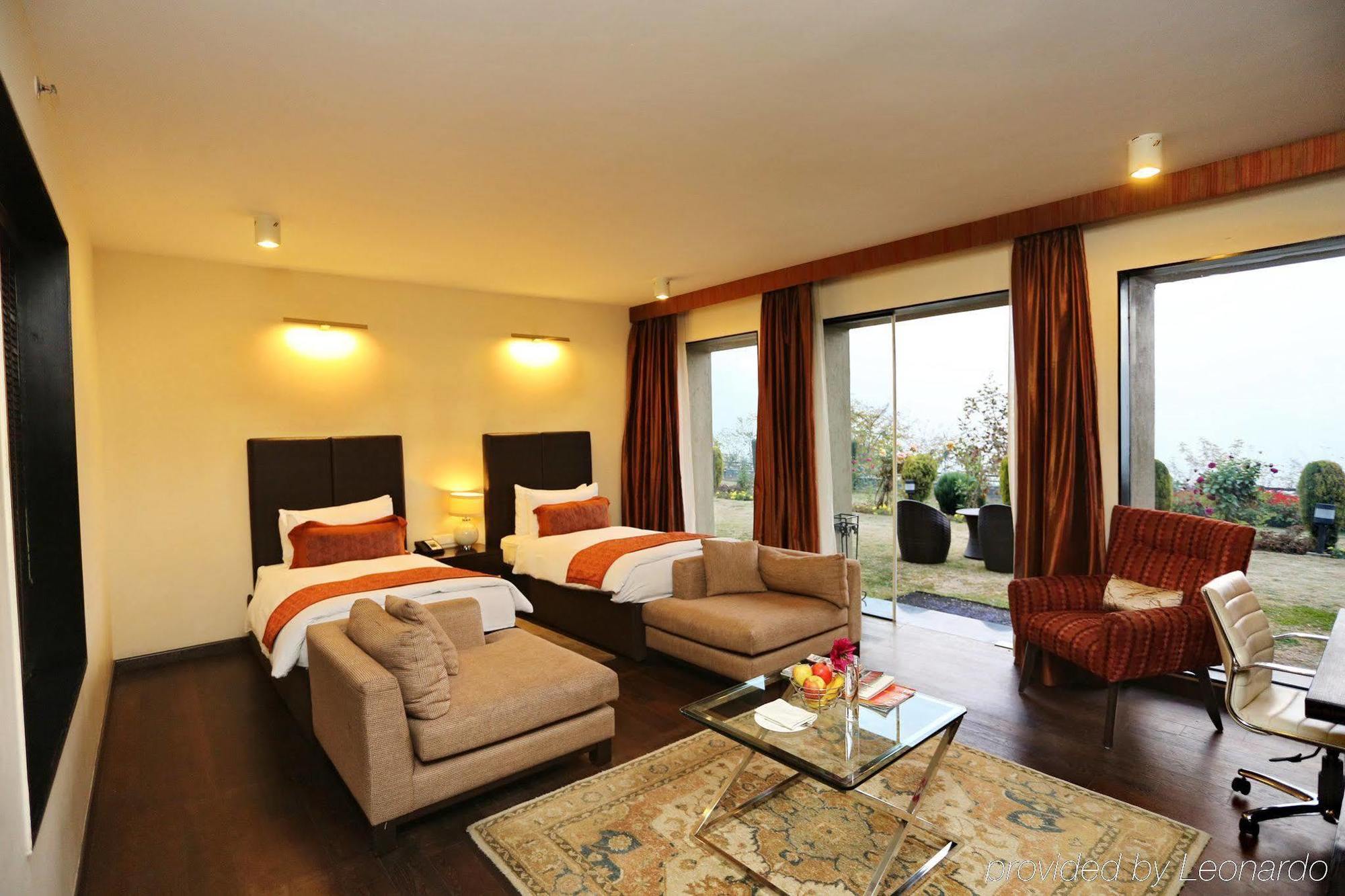 Hotel Taj Dal View Srinagar Zewnętrze zdjęcie